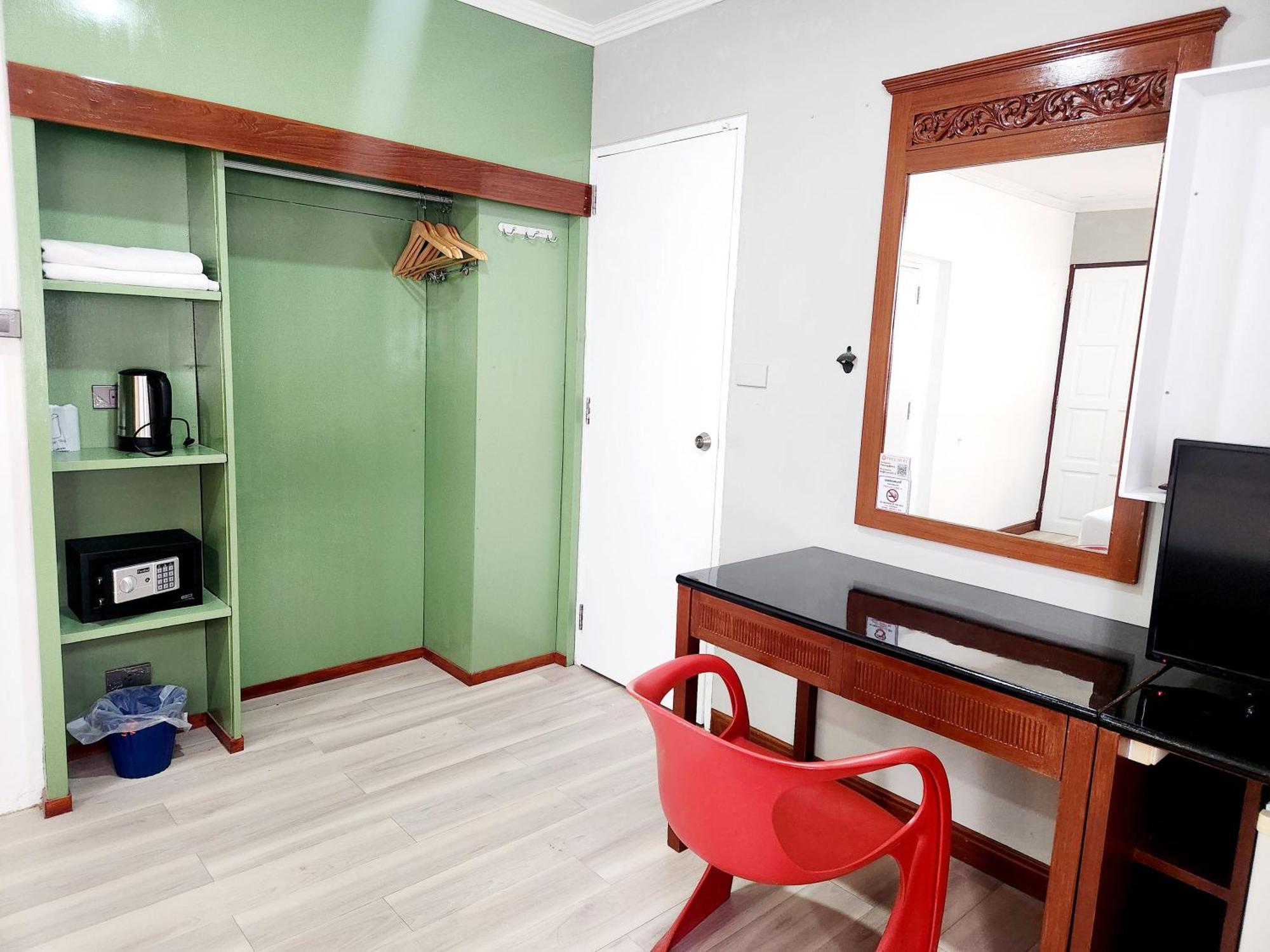Seatel Phuket, Patong Beach Eksteriør bilde